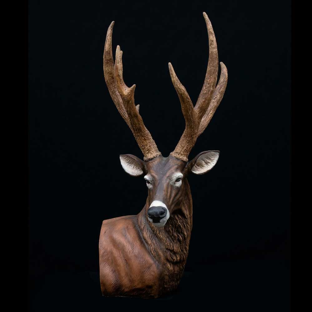 Cervo com Pintura Realista