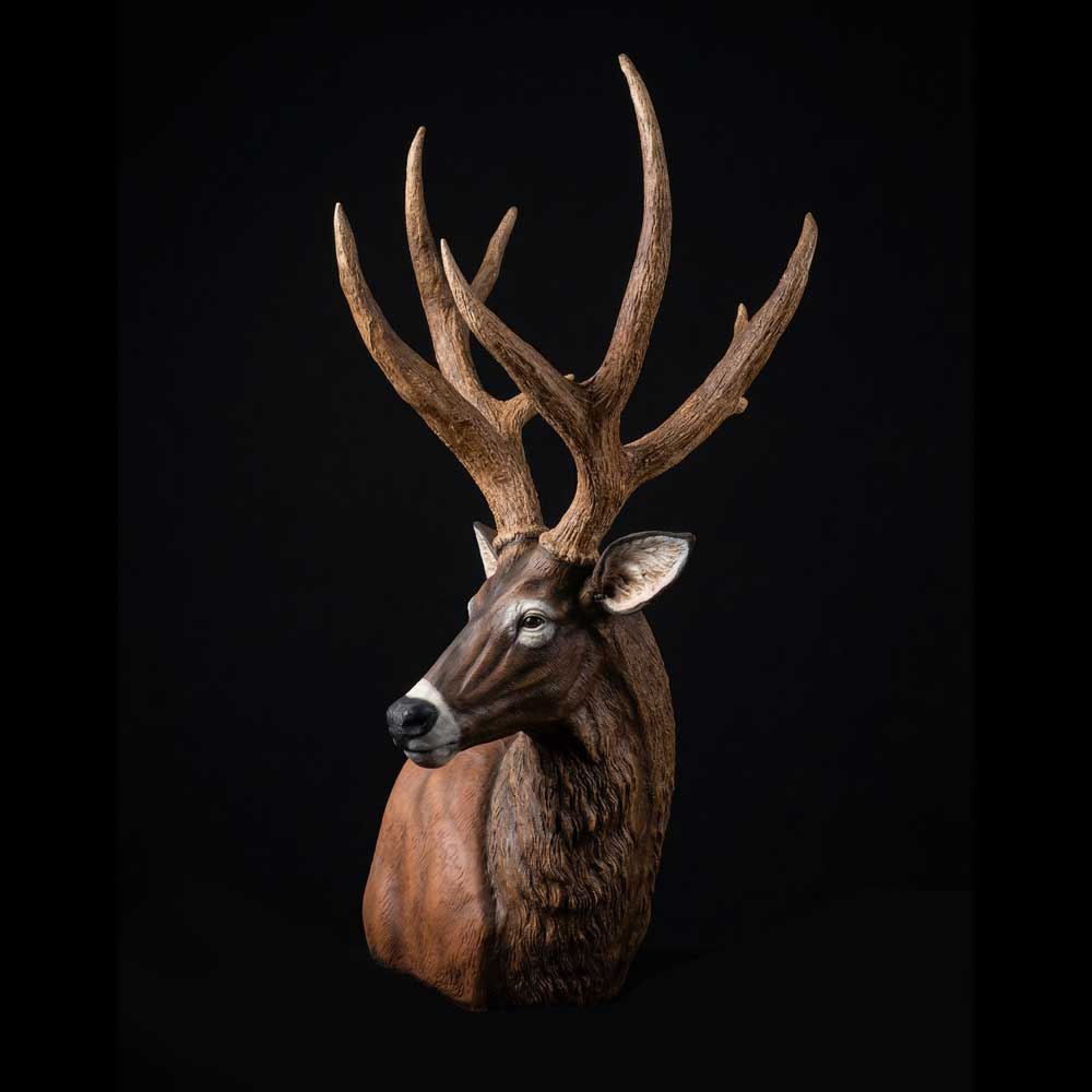 Cervo com Pintura Realista