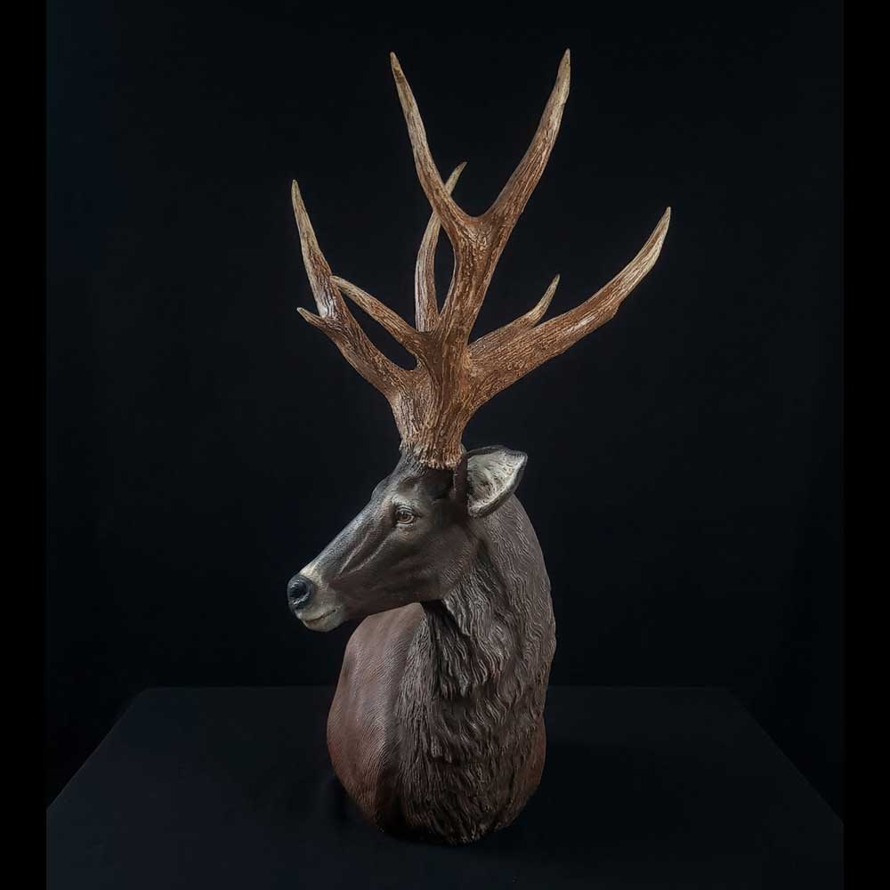 Cervo com Pintura Realista